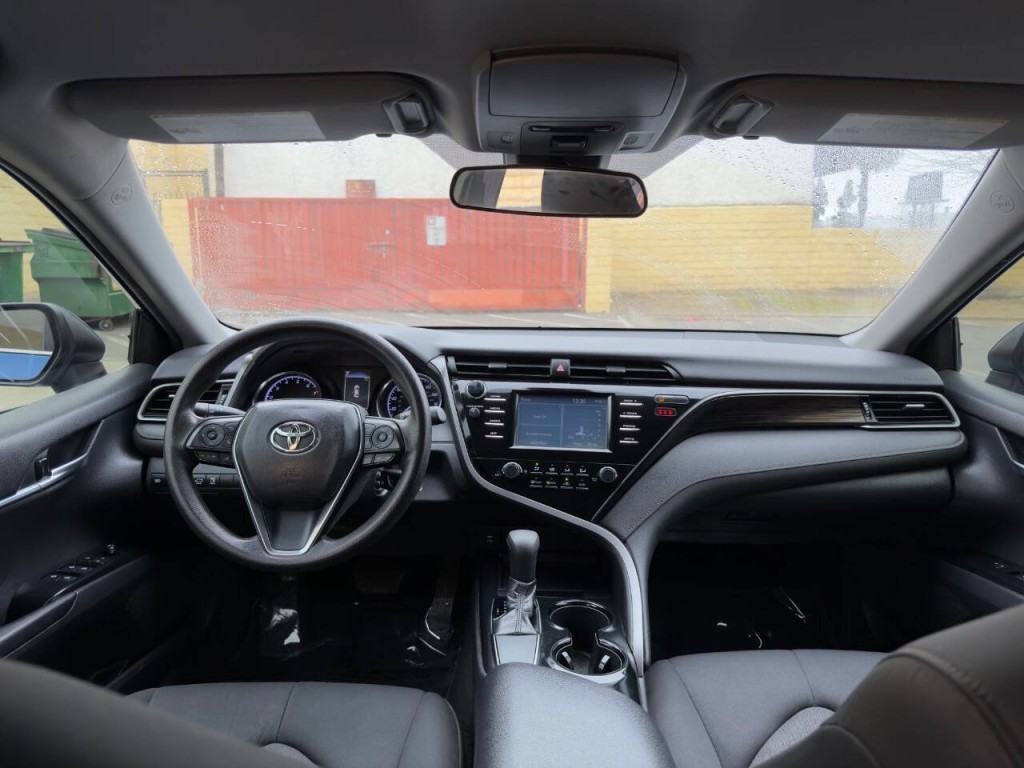 2019 Toyota Camry Image 9
