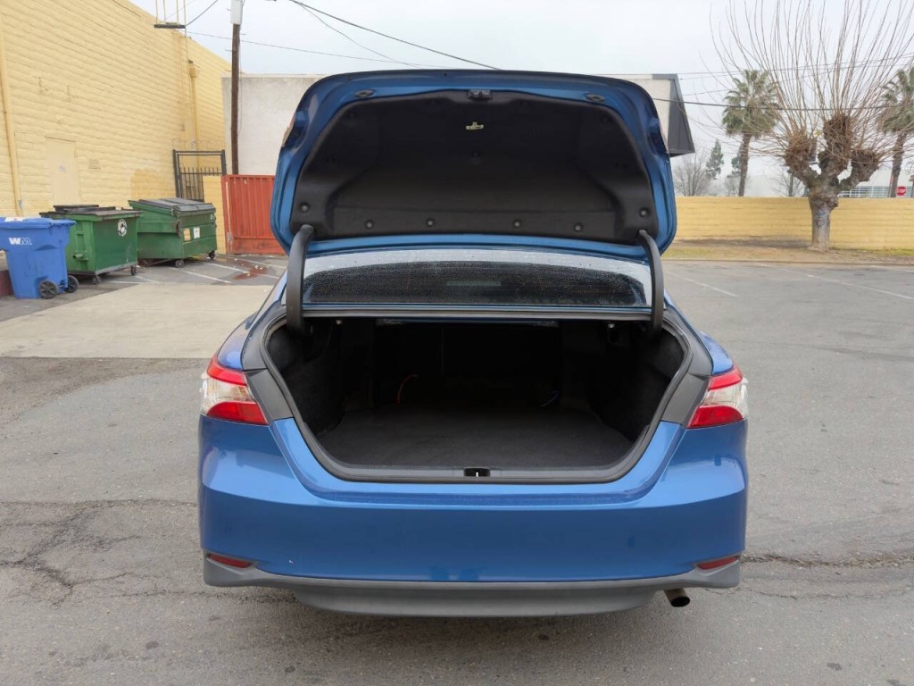 2019 Toyota Camry Image 12