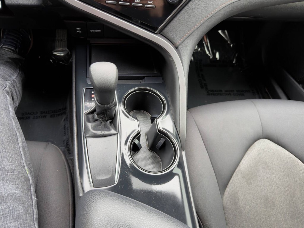 2019 Toyota Camry Image 18