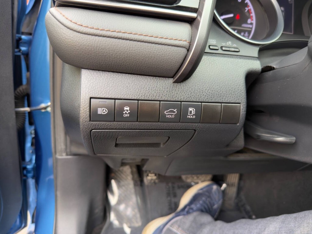 2019 Toyota Camry Image 19