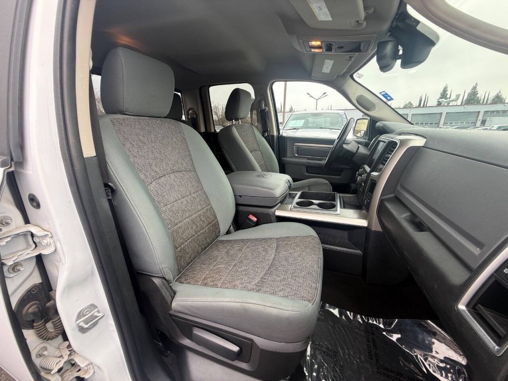 2015 RAM 1500 Image 9