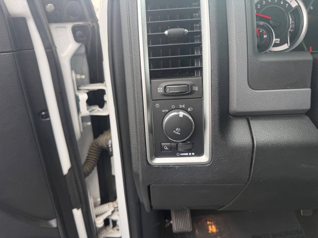 2015 RAM 1500 Image 24