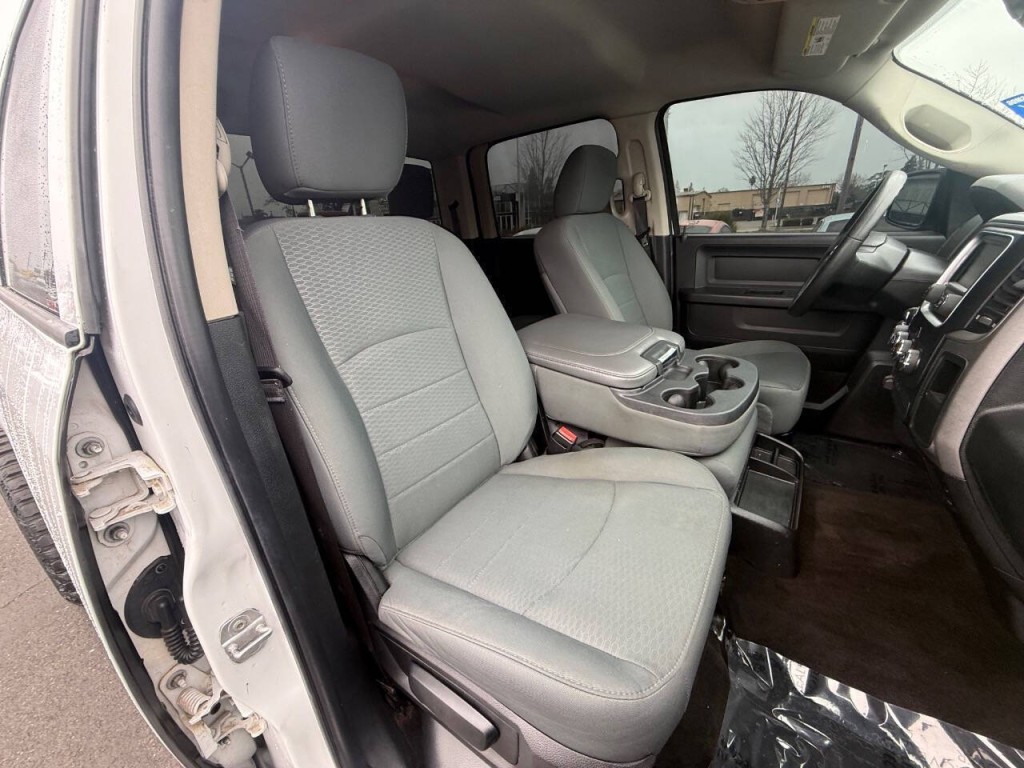 2015 RAM 1500 Image 9