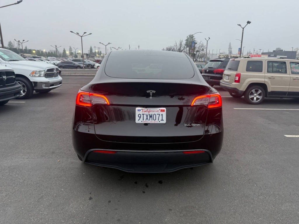 2024 Tesla Model Y Image 6