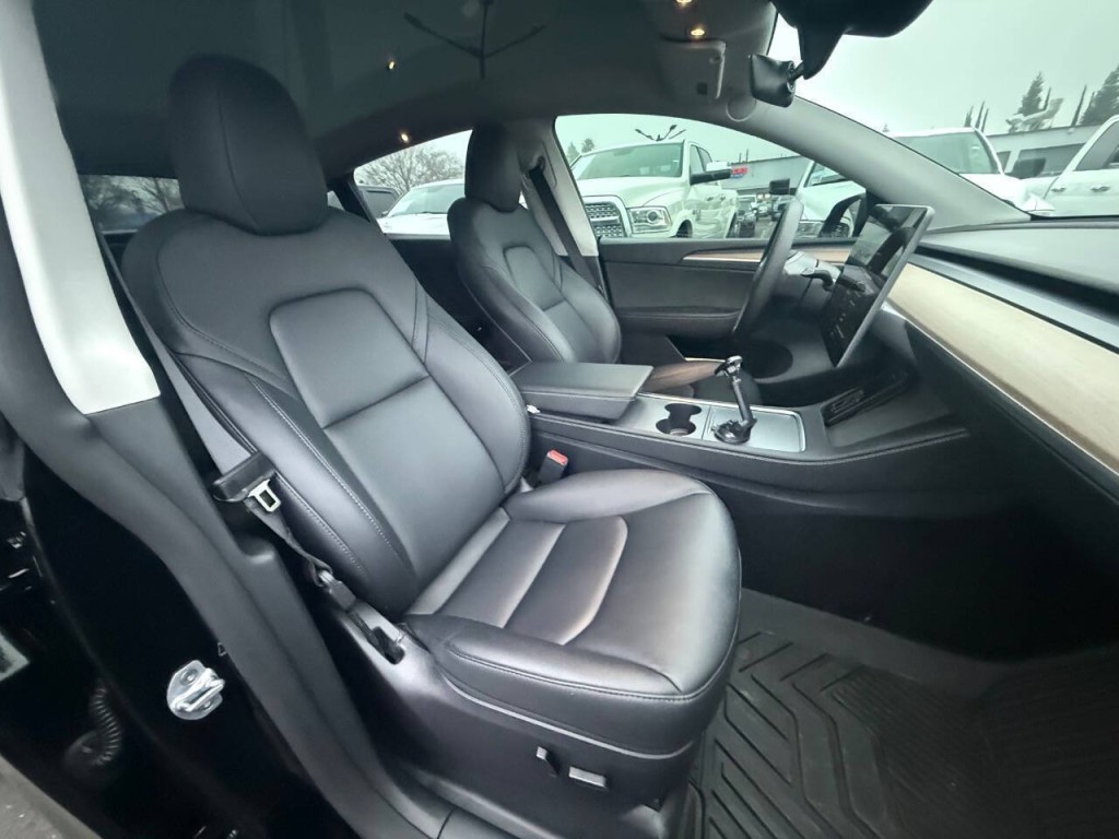 2024 Tesla Model Y Image 9