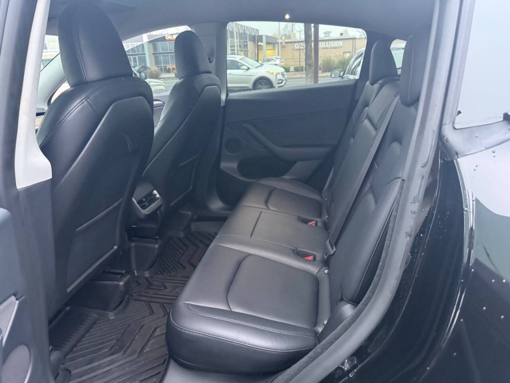 2024 Tesla Model Y Image 12