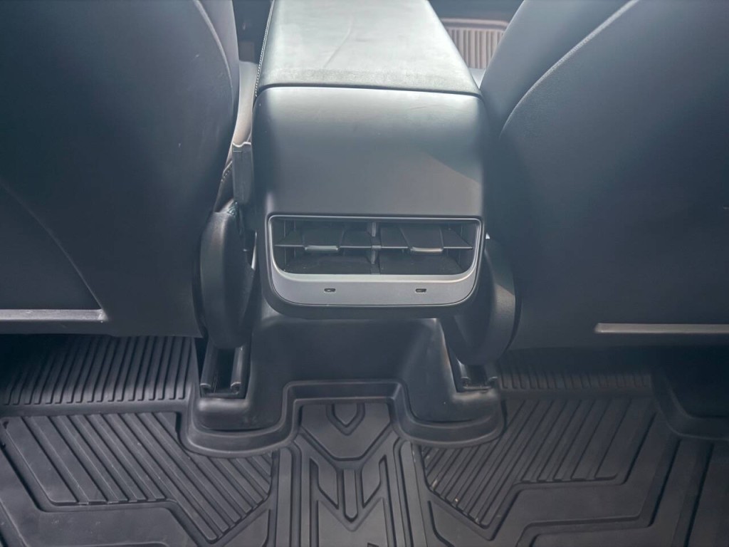 2024 Tesla Model Y Image 13