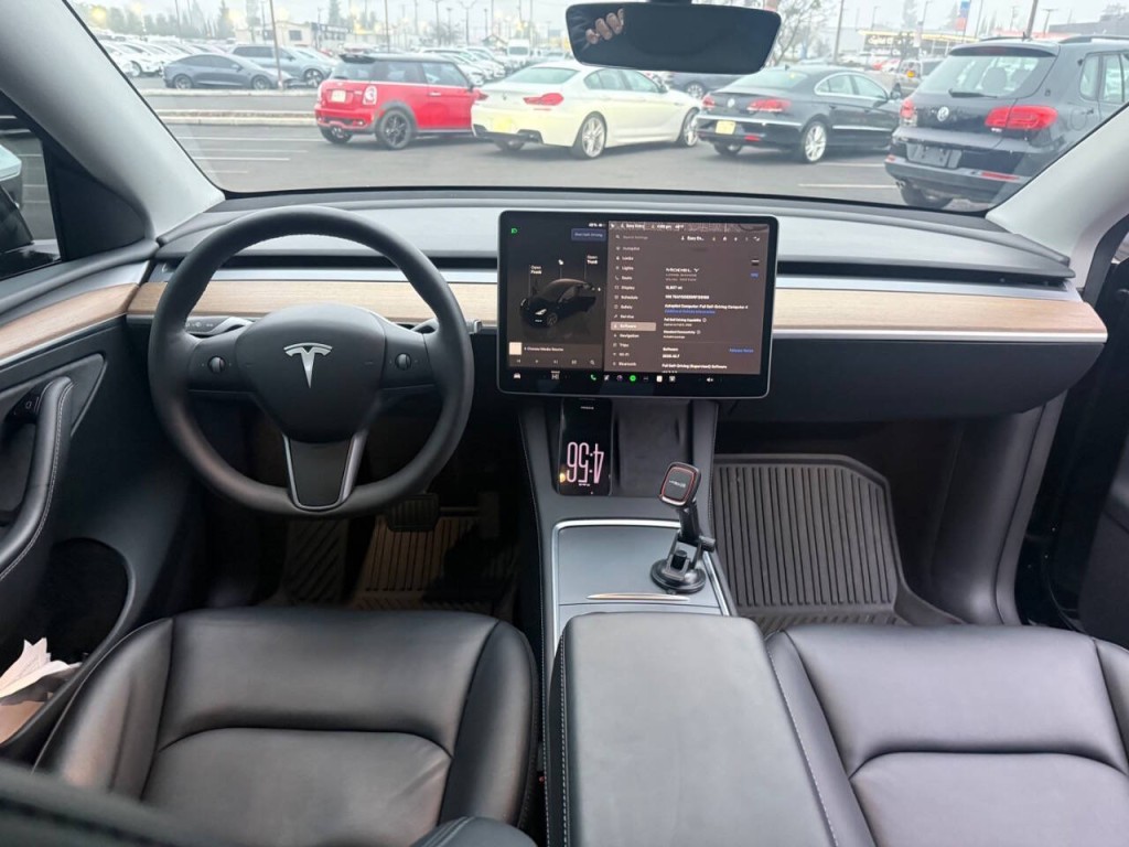2024 Tesla Model Y Image 14
