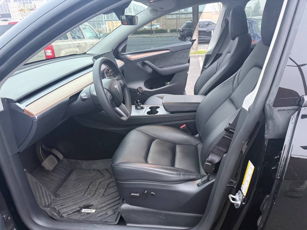 2024 Tesla Model Y Image 20