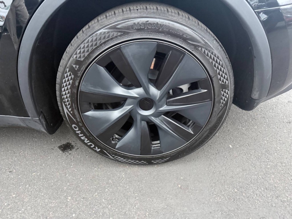 2024 Tesla Model Y Image 33