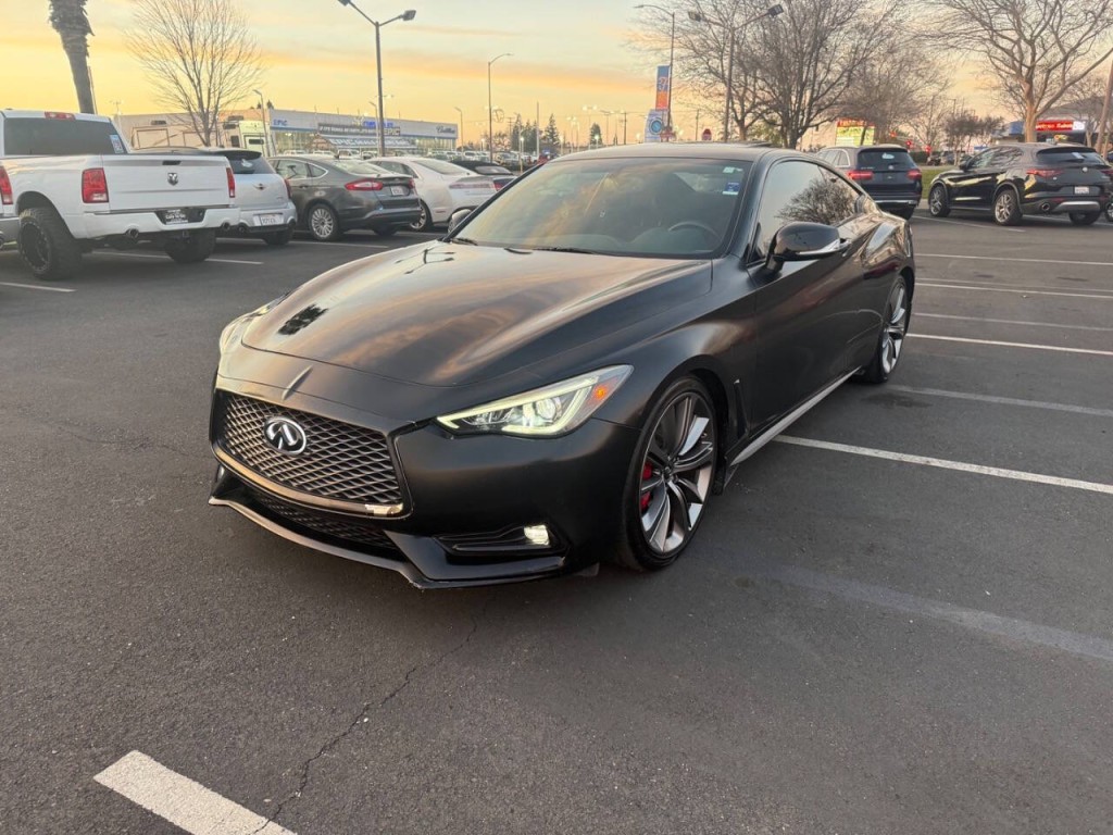 2018 INFINITI Q60 Image 1