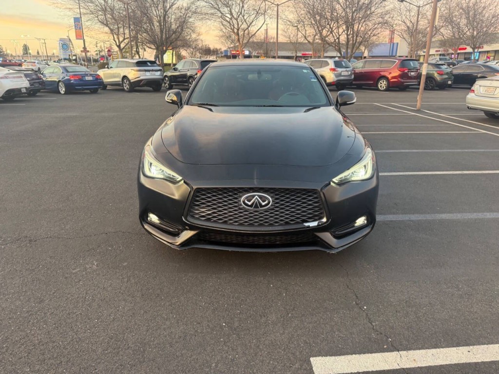 2018 INFINITI Q60 Image 2