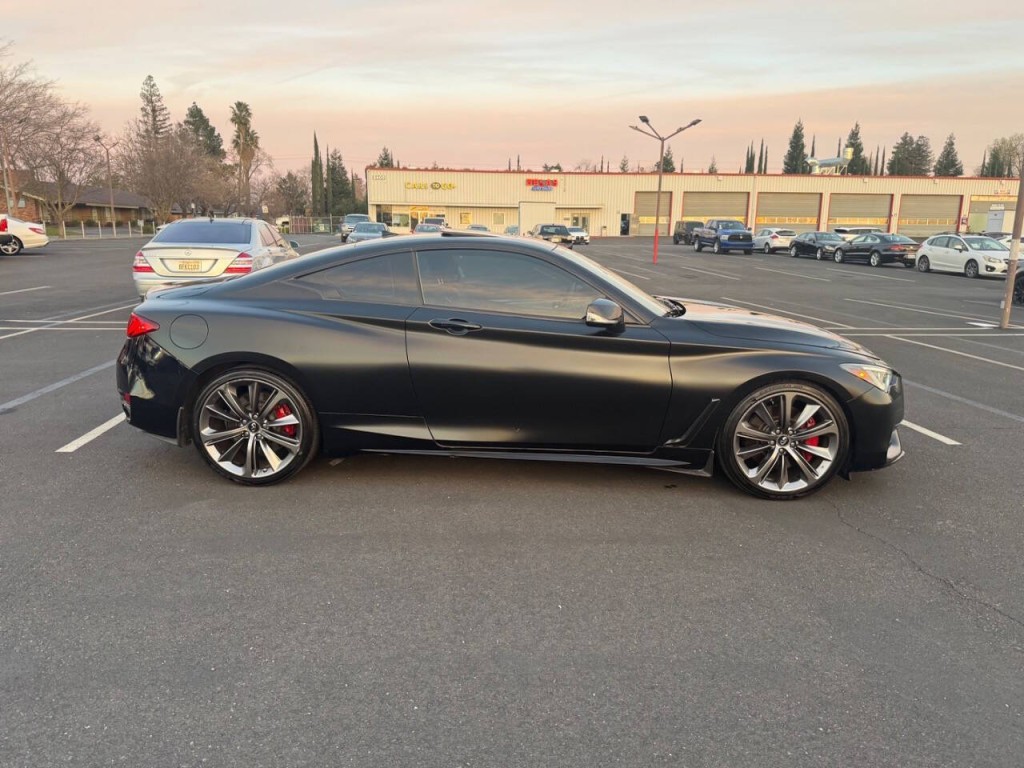 2018 INFINITI Q60 Image 4