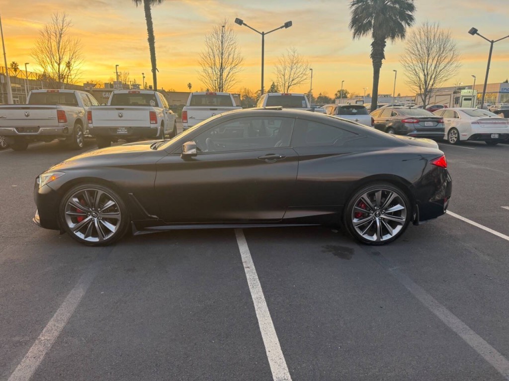 2018 INFINITI Q60 Image 8