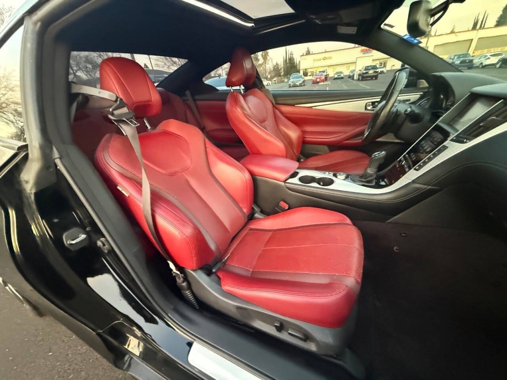 2018 INFINITI Q60 Image 9