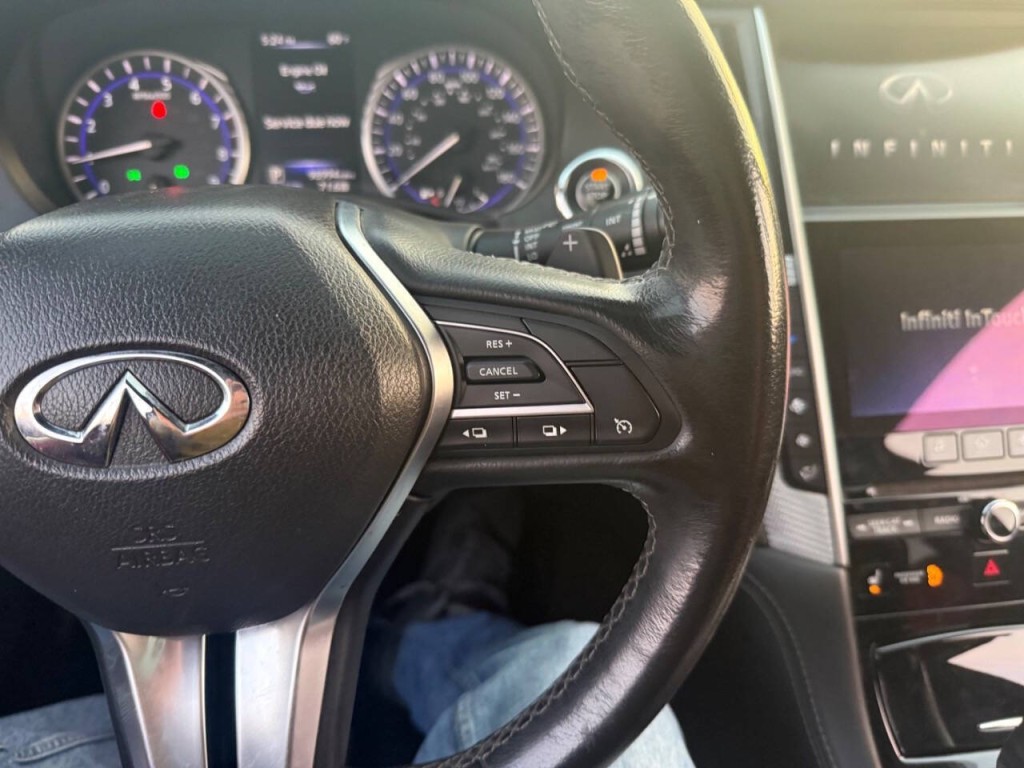 2018 INFINITI Q60 Image 12