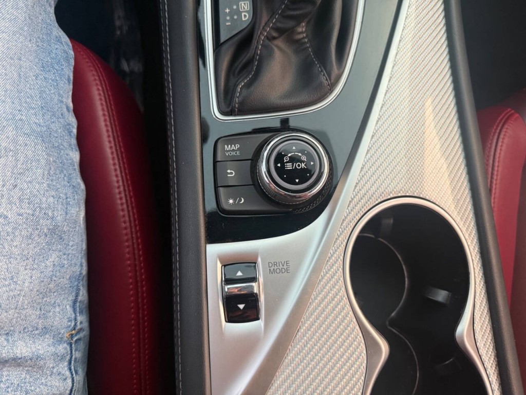 2018 INFINITI Q60 Image 17