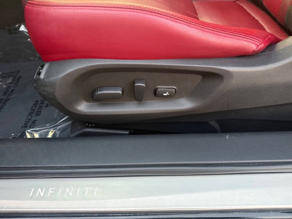 2018 INFINITI Q60 Image 22