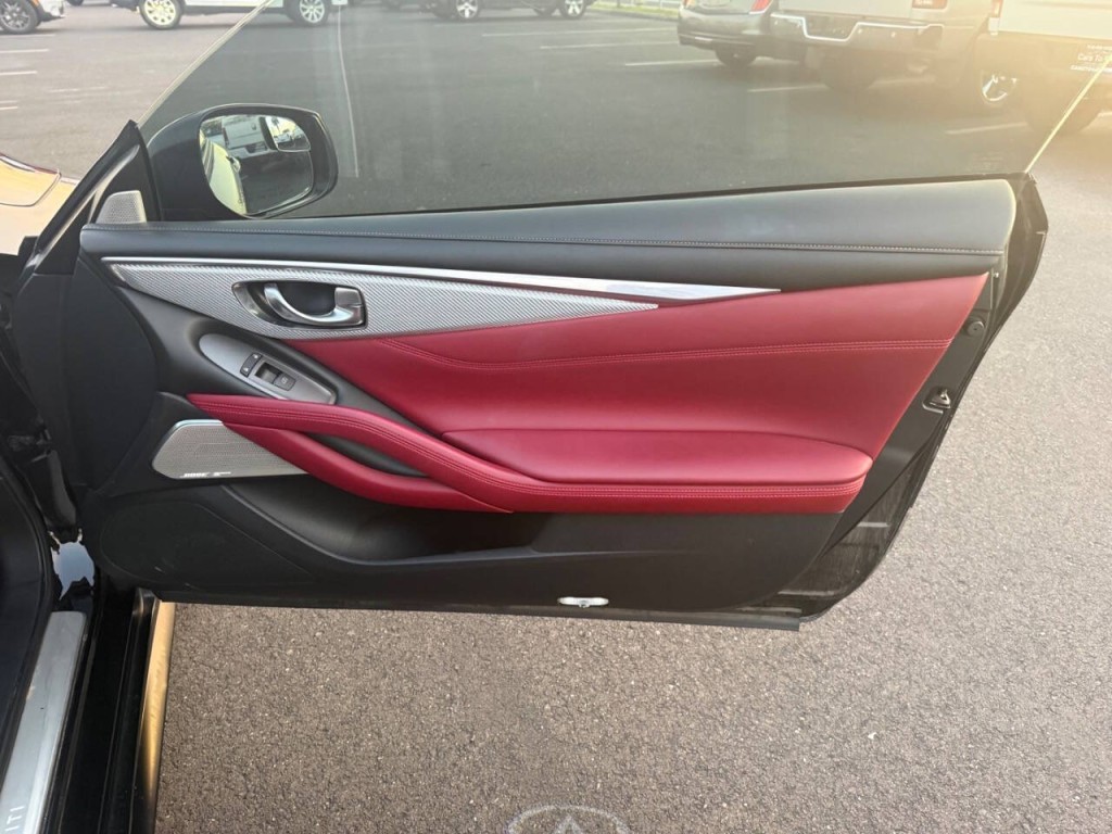 2018 INFINITI Q60 Image 26