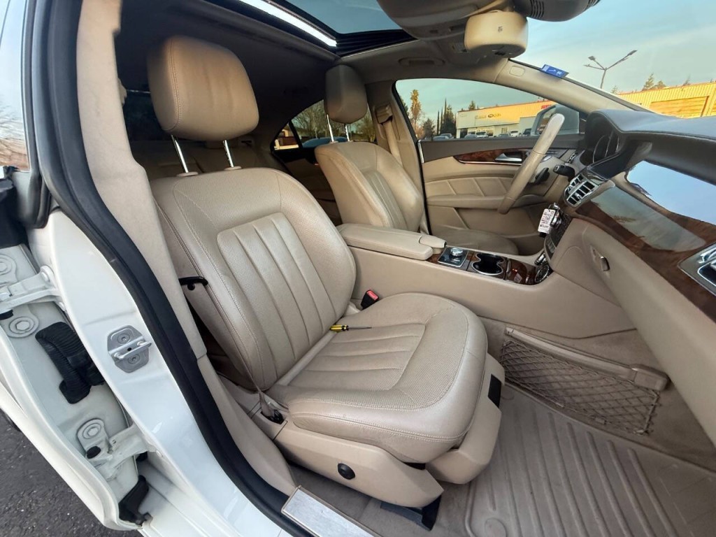 2013 Mercedes-Benz CLS-Class Image 32