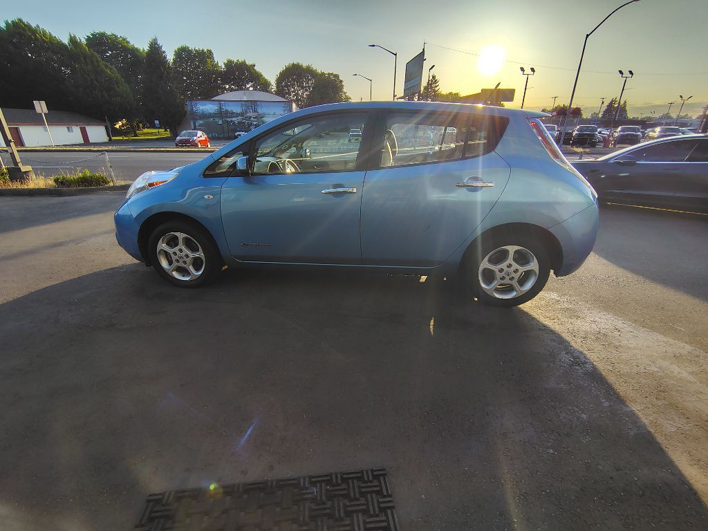 2011 Nissan Leaf Image 17