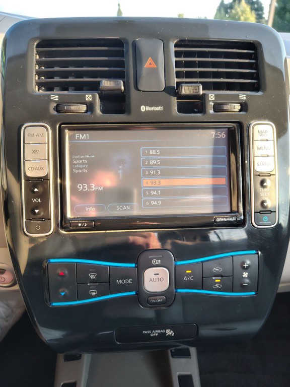 2011 Nissan Leaf Image 18