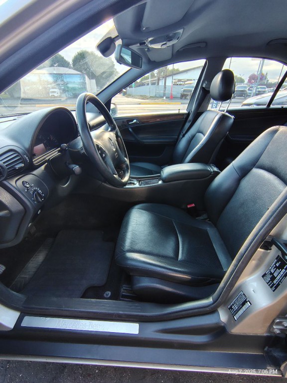 2002 Mercedes-Benz C-Class Image 3