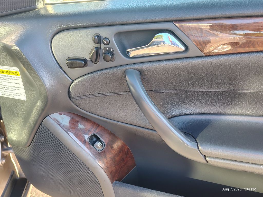 2002 Mercedes-Benz C-Class Image 6