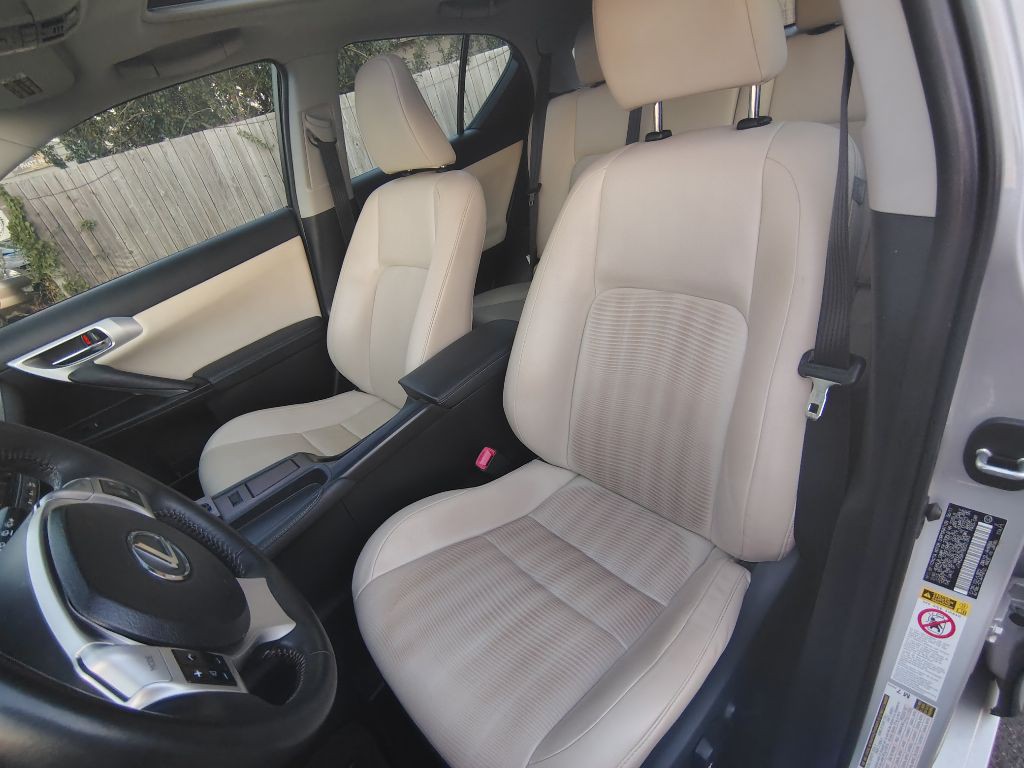 2011 Lexus CT 200h Image 3