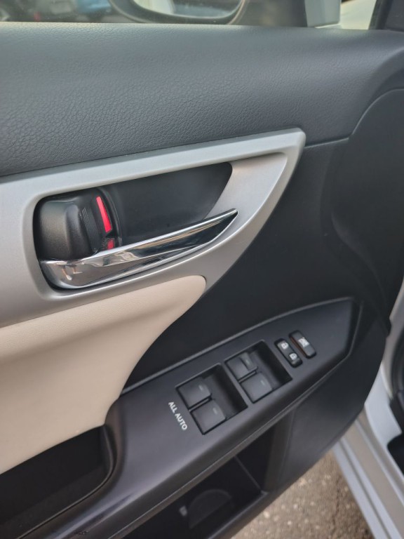 2011 Lexus CT 200h Image 7