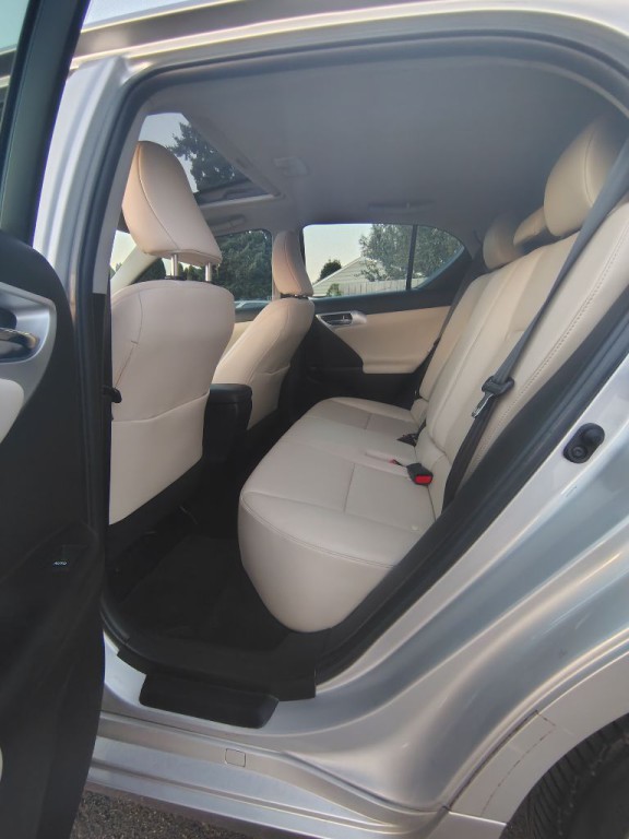 2011 Lexus CT 200h Image 8