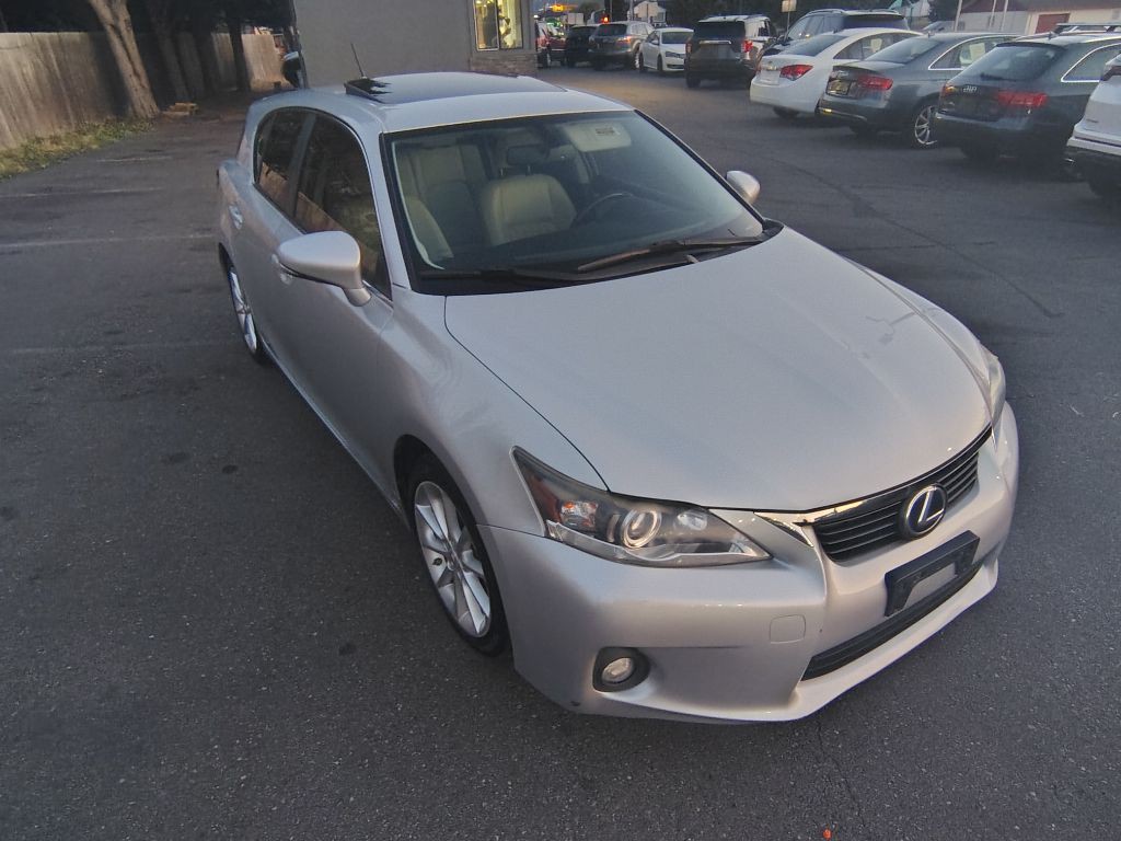 2011 Lexus CT 200h Image 14