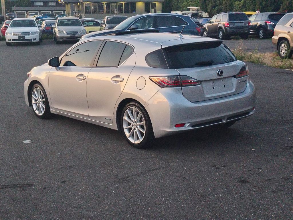 2011 Lexus CT 200h Image 17