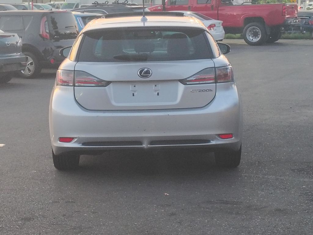 2011 Lexus CT 200h Image 18