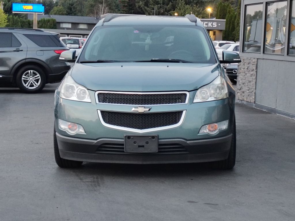 2009 Chevrolet Traverse Image 2