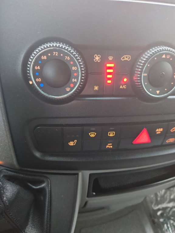 2011 Mercedes-Benz Sprinter Image 6