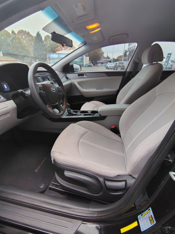 2016 Hyundai Sonata Image 2