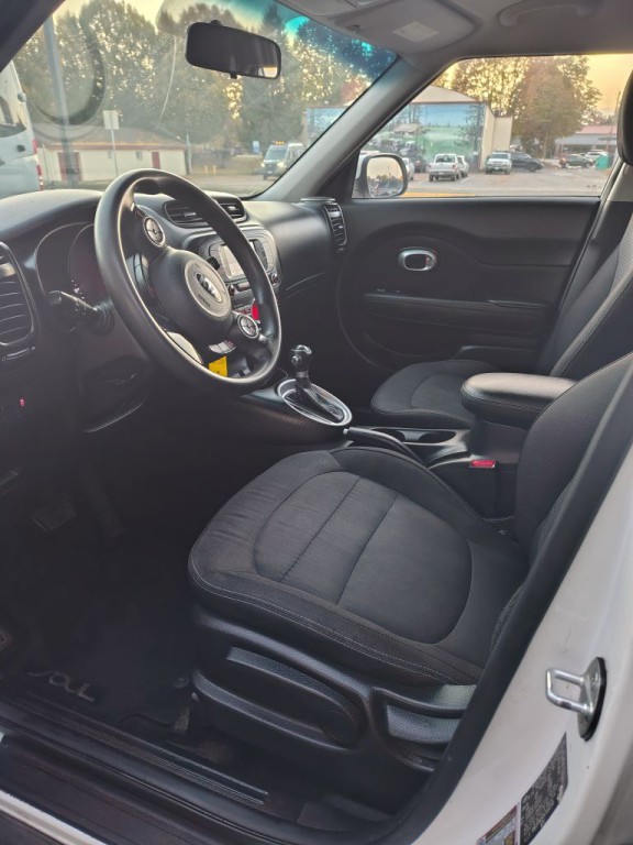 2017 Kia Soul Image 2