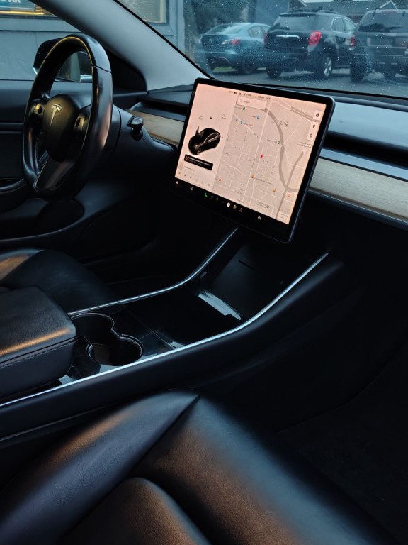 2018 Tesla Model 3 Image 4