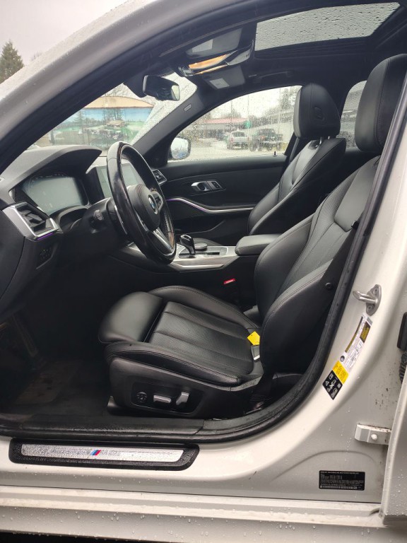 2022 BMW 3 Series Image 3