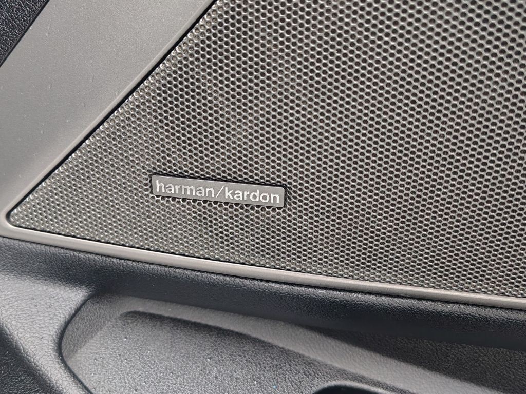 2022 BMW 3 Series Image 10