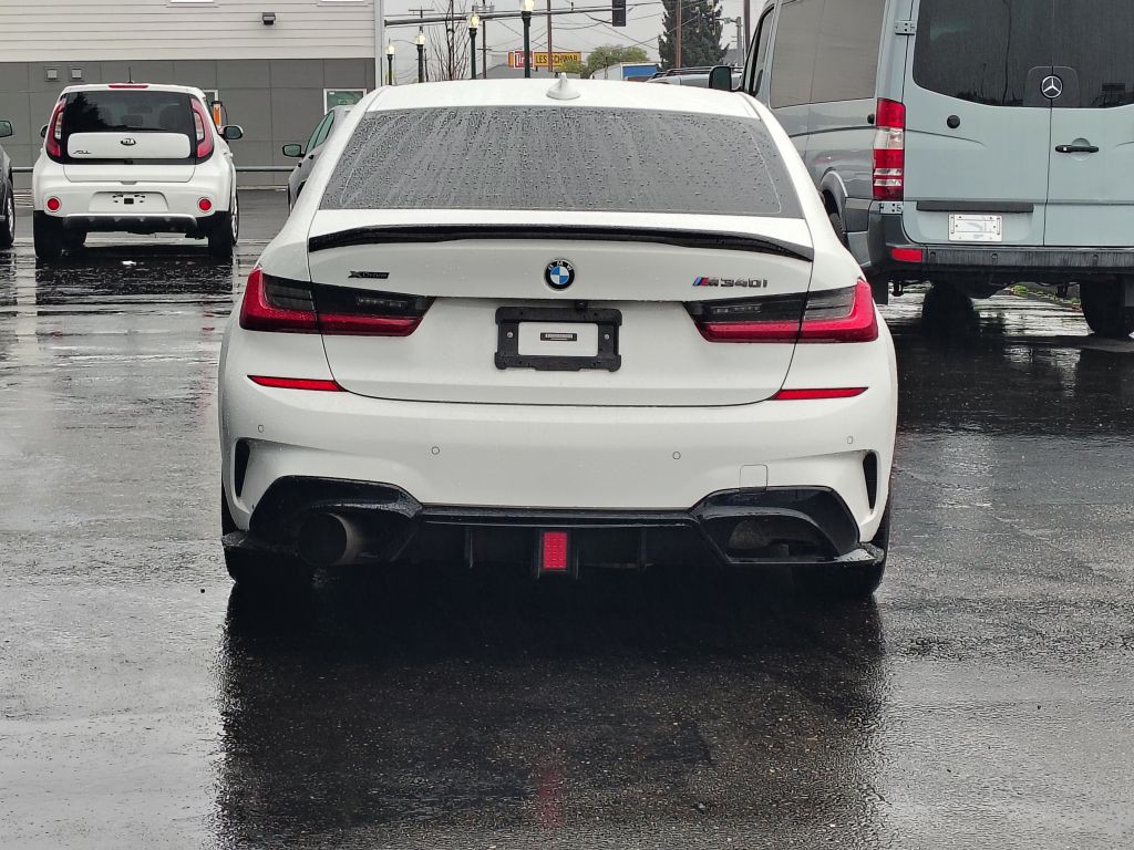 2022 BMW 3 Series Image 16