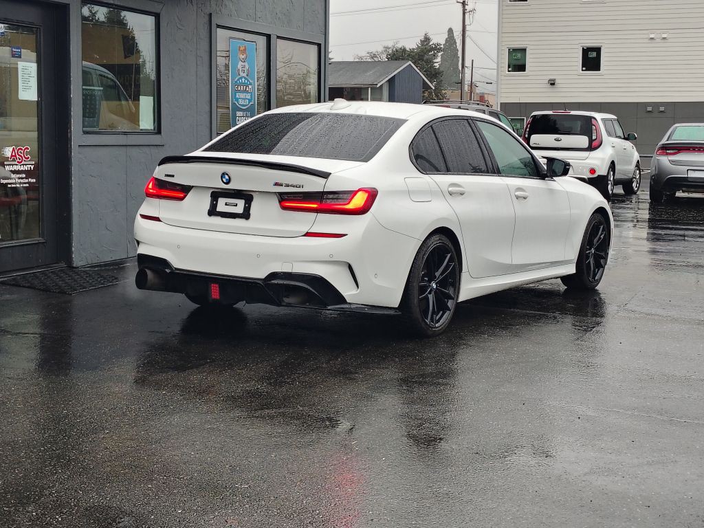 2022 BMW 3 Series Image 17