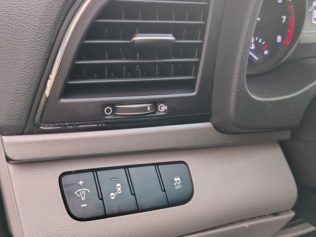 2018 Hyundai Elantra Image 18
