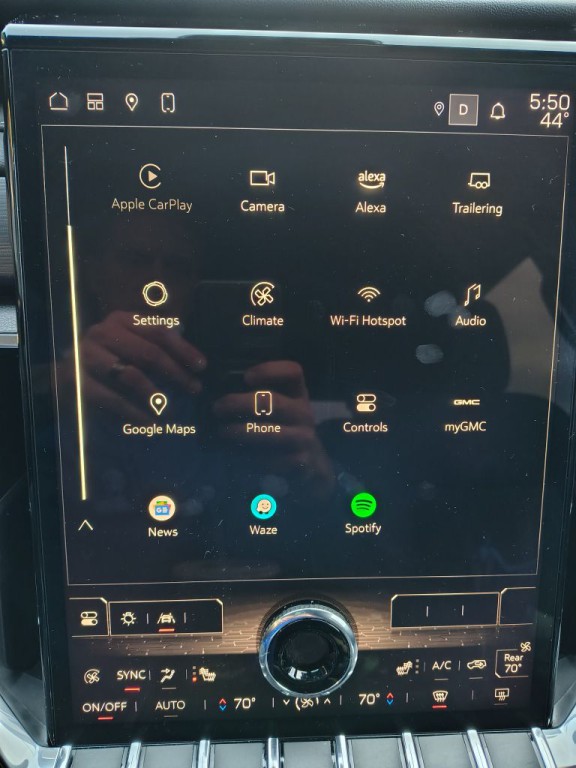 2025 GMC Acadia Image 3