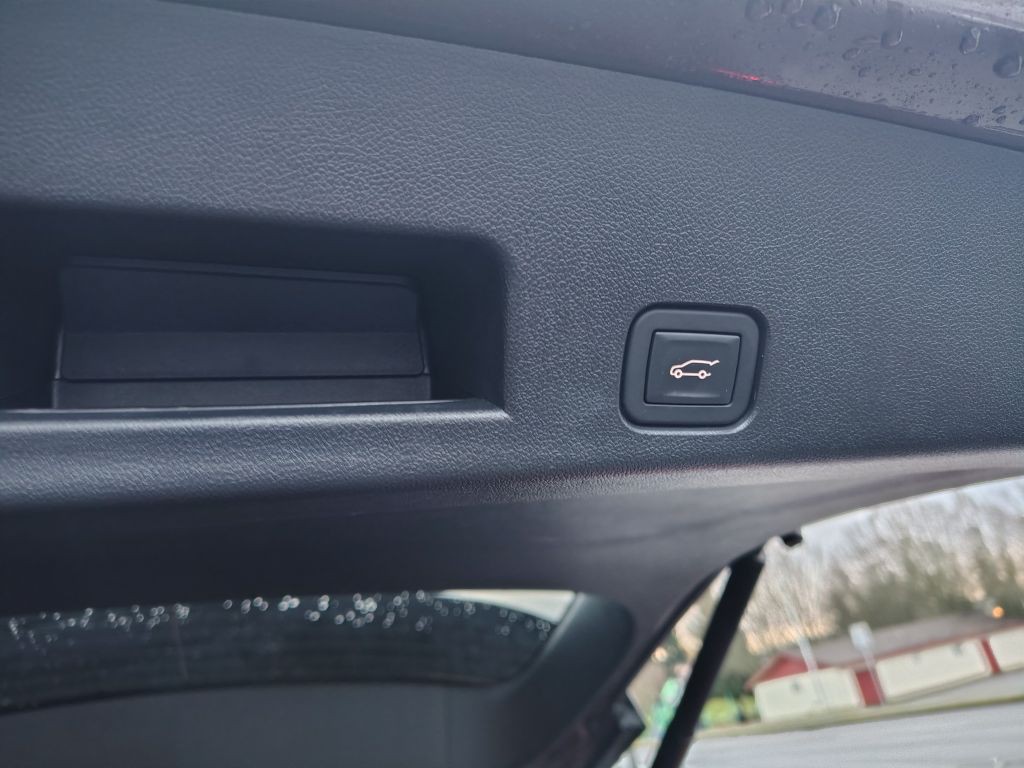 2025 GMC Acadia Image 9