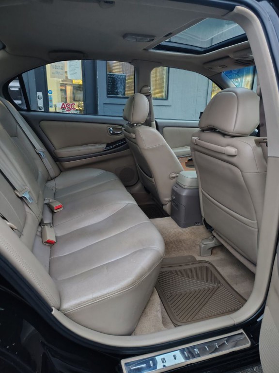 2001 INFINITI I30 Image 4