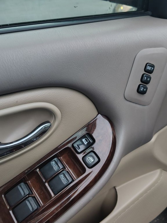 2001 INFINITI I30 Image 5