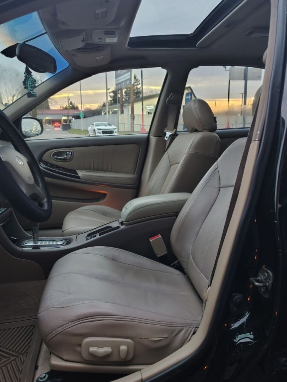 2001 INFINITI I30 Image 6