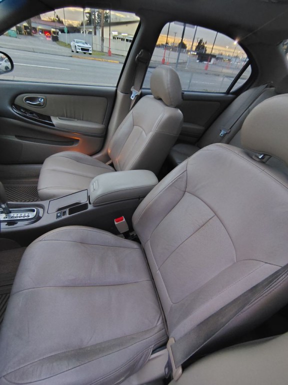 2001 INFINITI I30 Image 8